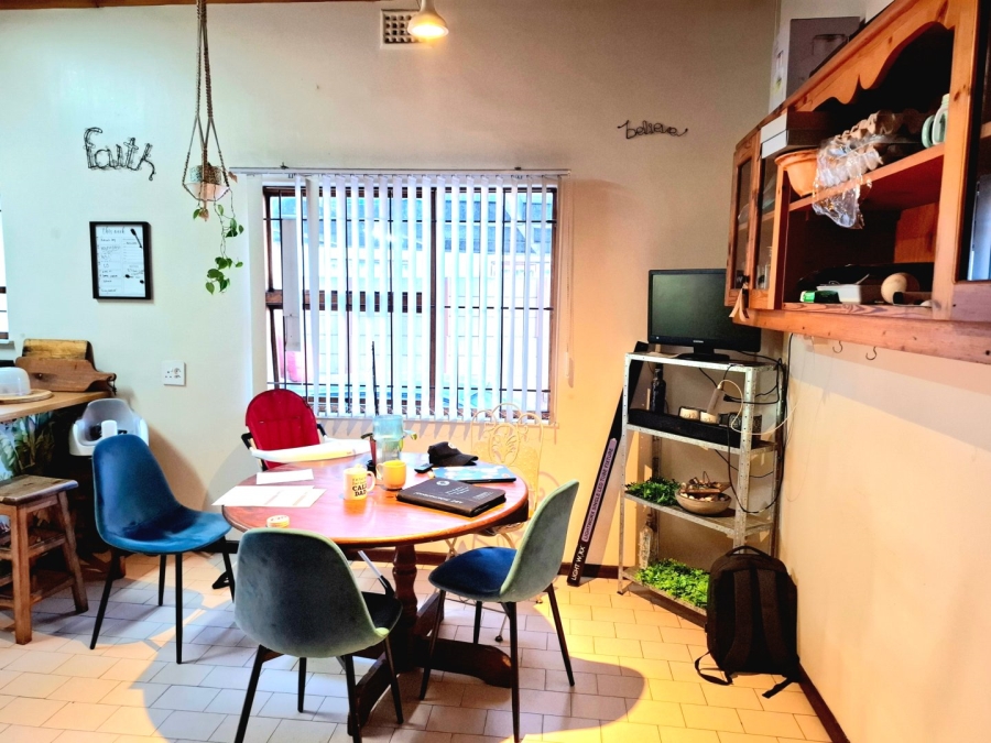 5 Bedroom Property for Sale in Oakdale Western Cape